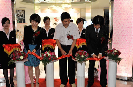 長沙鉆石小鳥體驗店開業(yè)儀式 好日子慶典演繹璀璨時刻